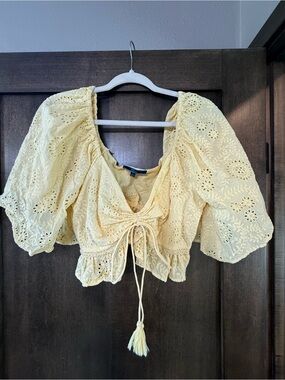 Shore Eyelet Tie-Front Puff-Sleeve Crop Top in Pale Yellow